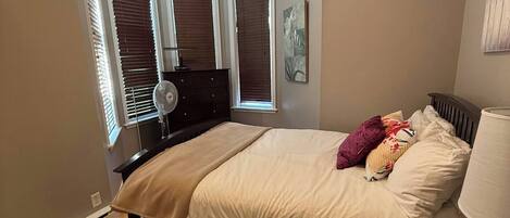 2 bedrooms, iron/ironing board, travel cot, free WiFi