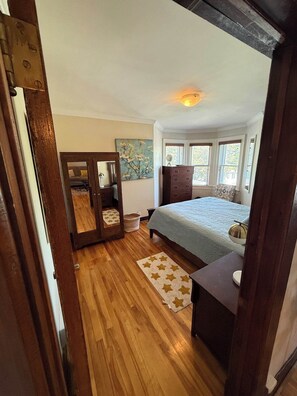 3 bedrooms, iron/ironing board, travel crib, free WiFi