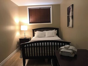 2 slaapkamers, een strijkplank/strijkijzer, reisbedje, gratis wifi