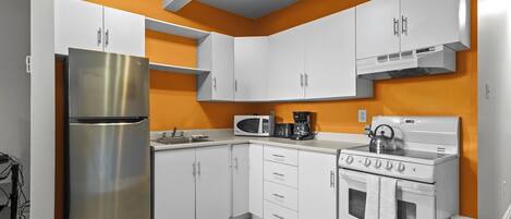 Frigorífic, microones, forn i placa de cuina