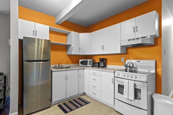 Frigorífic, microones, forn i placa de cuina