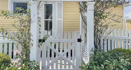 Yellow House - Downtown & 7 Mins to Cedar Point