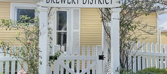 Yellow House - Downtown & 7 Mins to Cedar Point