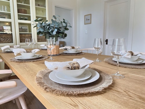 Yellow House - Downtown & 7 Mins to Cedar Point