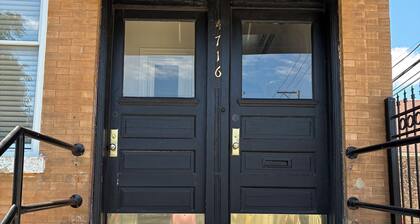 Historic feel, Modern comfort Walk to parks and food in beautiful Chicago