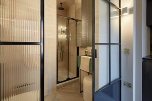Hair dryer, towels - Modern Studios w/ Gym & Rooftop | The Hill by Nestor (Harrow)