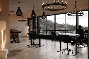 Business center - Modern Studios w/ Gym & Rooftop | The Hill by Nestor (Harrow)