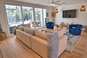 テレビ、暖炉、プリンター