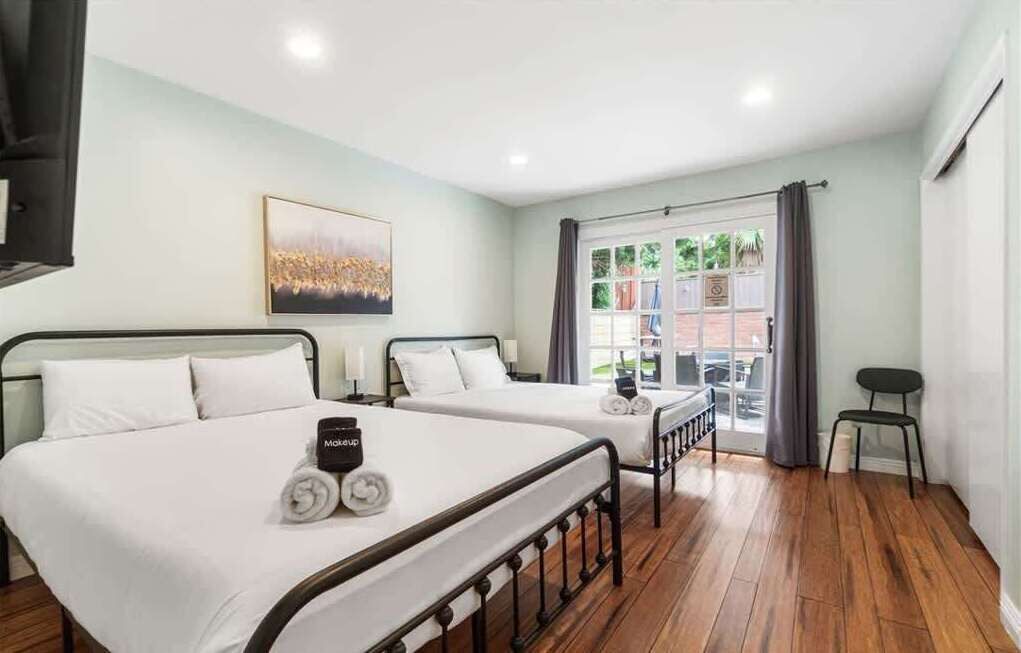 4 habitaciones, tabla de planchar con plancha, cuna de viaje y wifi 