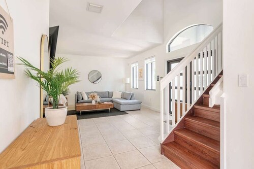 FL1 House NEW Miami Oasis Game Room & Firepit!