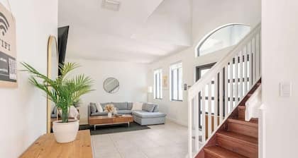 FL1 House NEW Miami Oasis Game Room & Firepit!