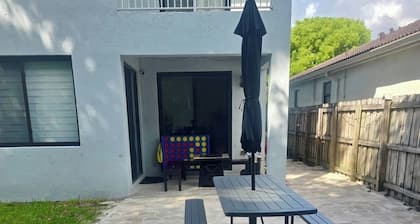 FL1 House NEW Miami Oasis Game Room & Firepit!
