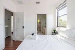 4 makuuhuonetta, silitysrauta/-lauta, vauvan matkasänky, Wi-Fi