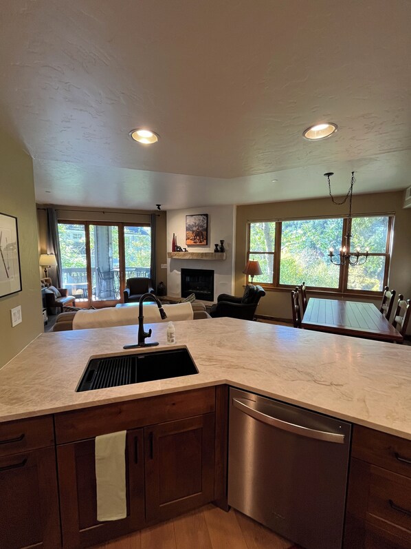 Interior - Canyon Run Location Location Location! Just minutes from Vail and Beaver Creek (Avon)