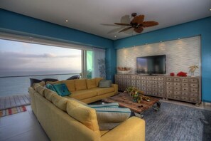 Smart TV - Casa Kimberly at Icon Puerto Vallarta-Oceanfront Luxury Retreat /Panoramic Views (Puerto Vallarta,)