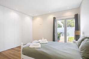 3 室のベッドルーム、アイロン / アイロン台、WiFi、ベッドシーツ