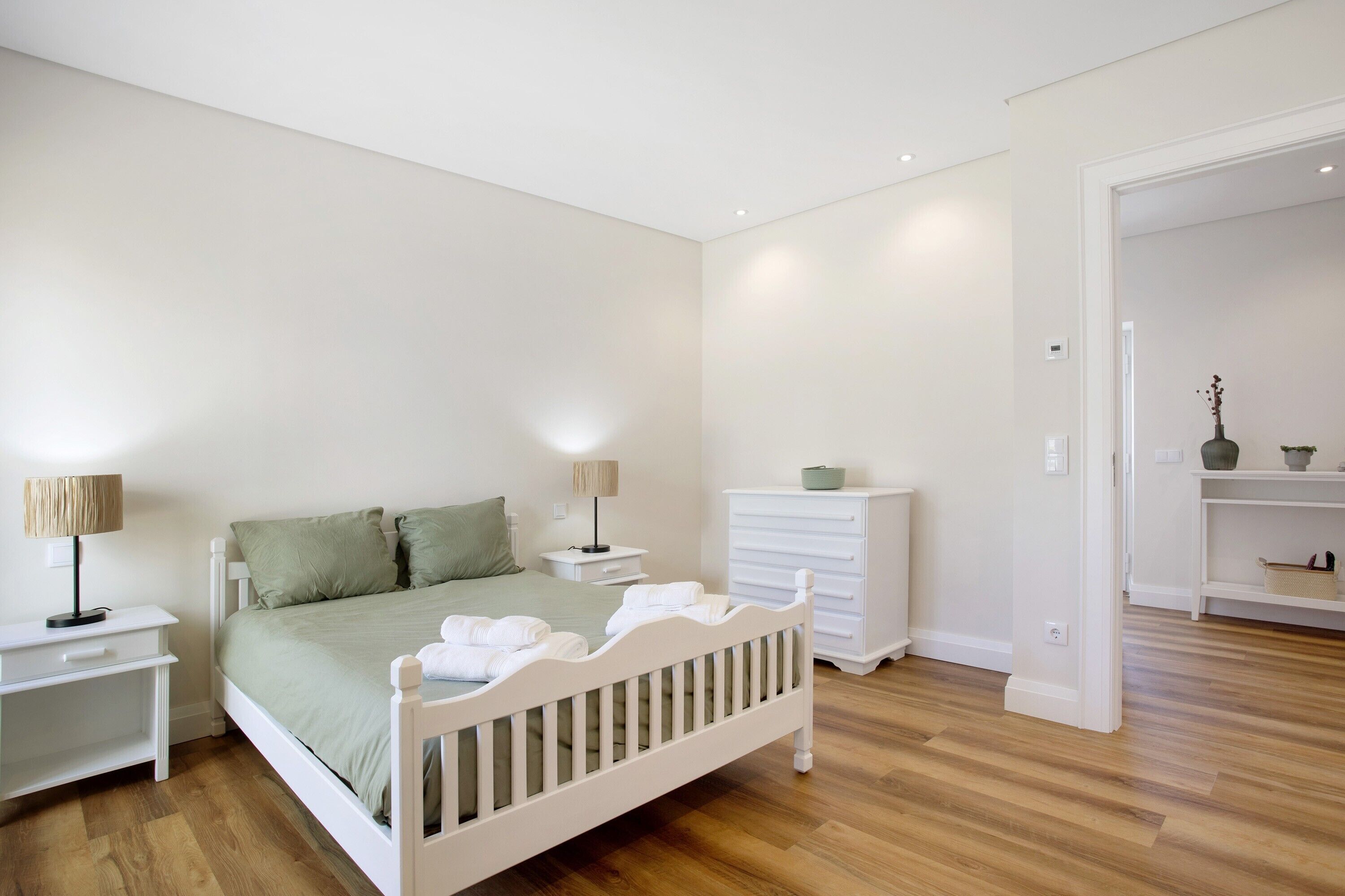 3 dormitoris, planxa i posts de planxar, wifi i roba de llit 