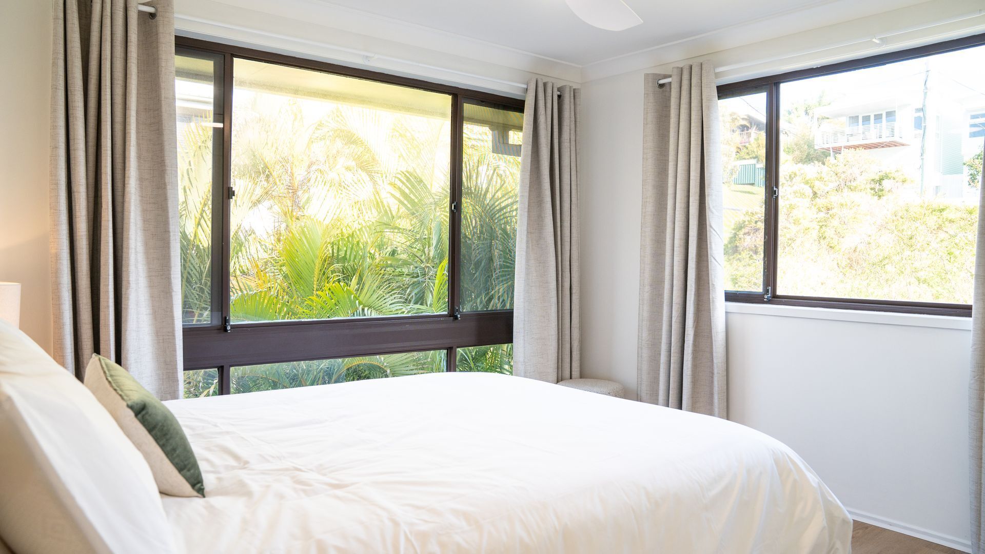 4 عدّة غرف نوم وواي فاي مجانًا وملاءات أسرّة