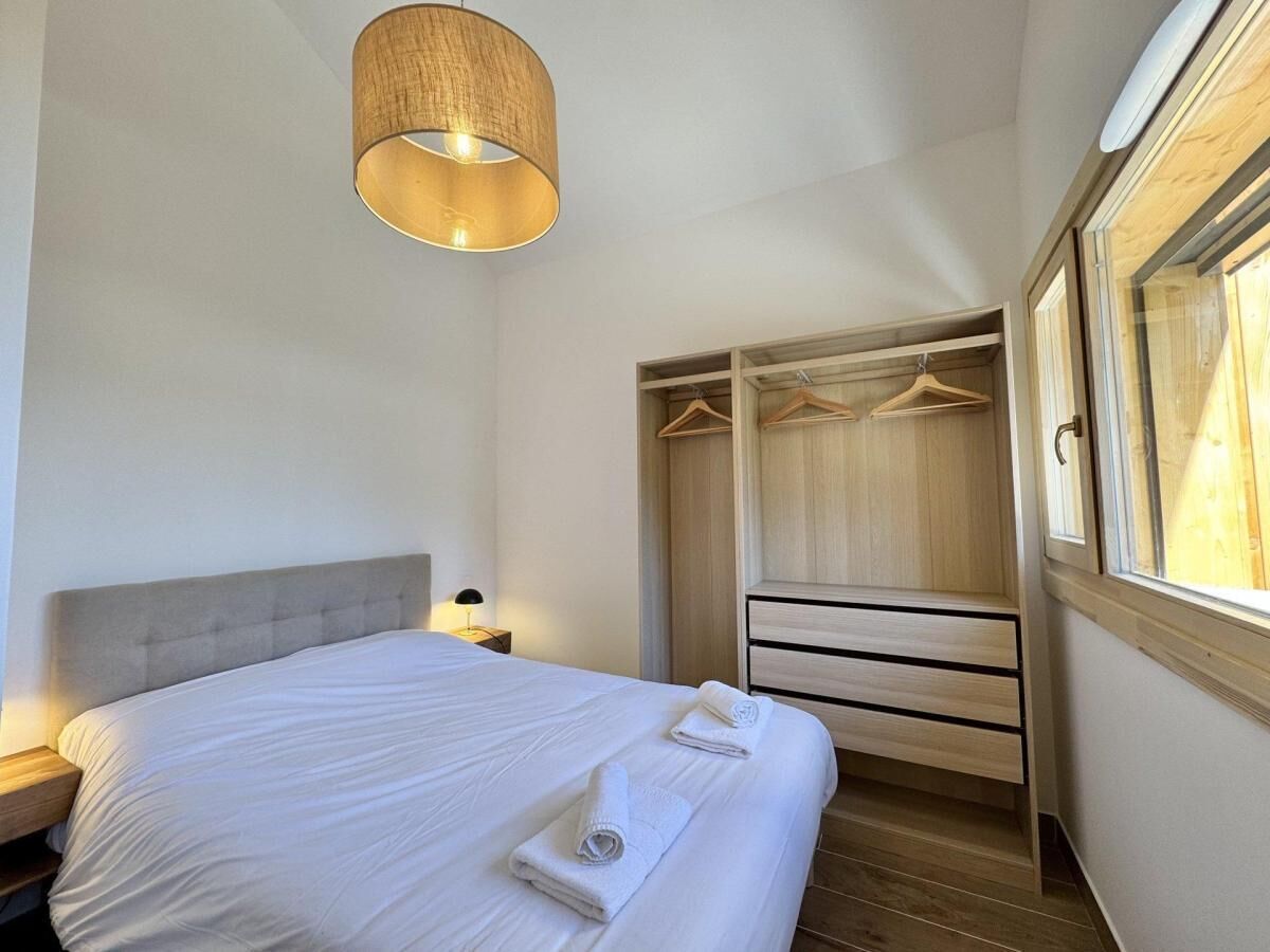3 bedrooms, bed sheets
