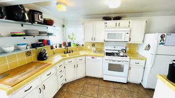 Micro-ondes, four, plaque de cuisson, lave-vaisselle