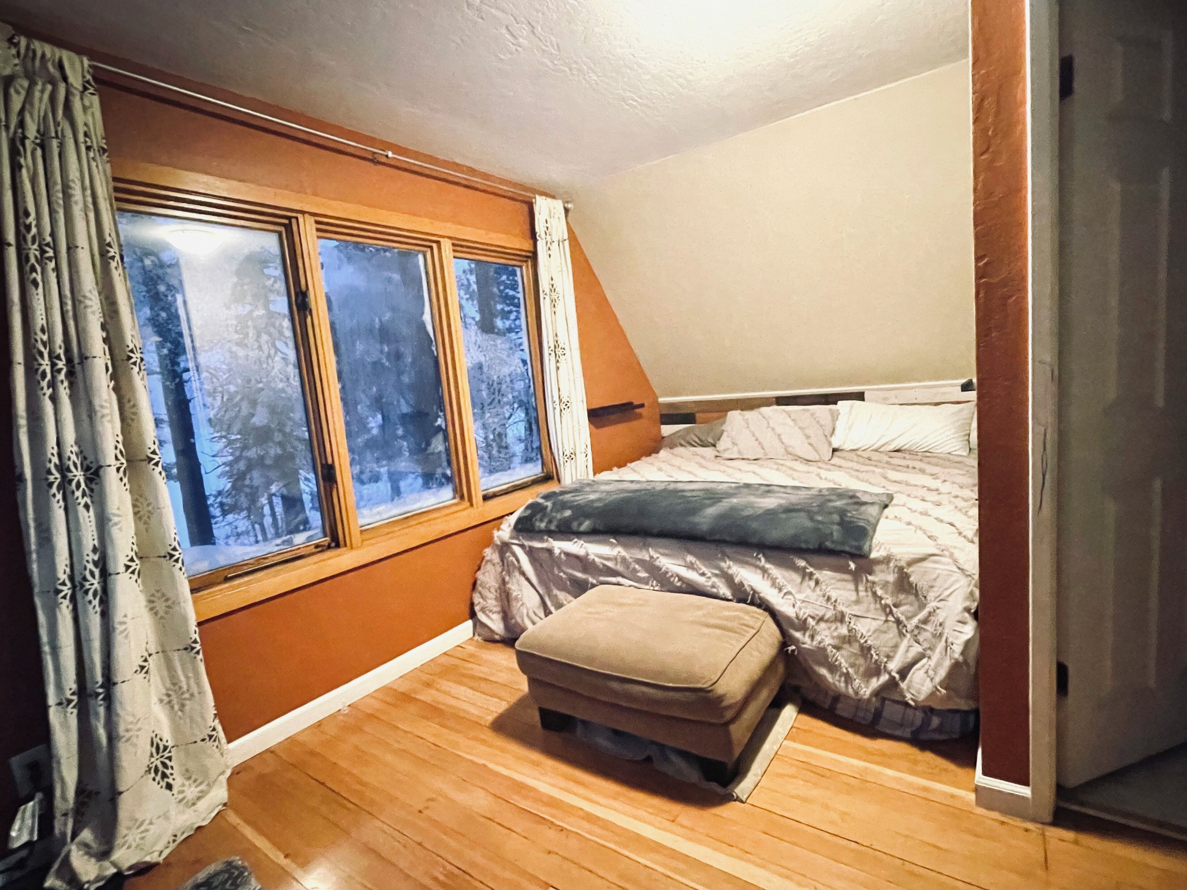 3 slaapkamers, een strijkplank/strijkijzer, wifi, beddengoed