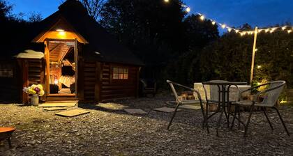 Hobbit Haven Hot Tub and Countryside Bliss