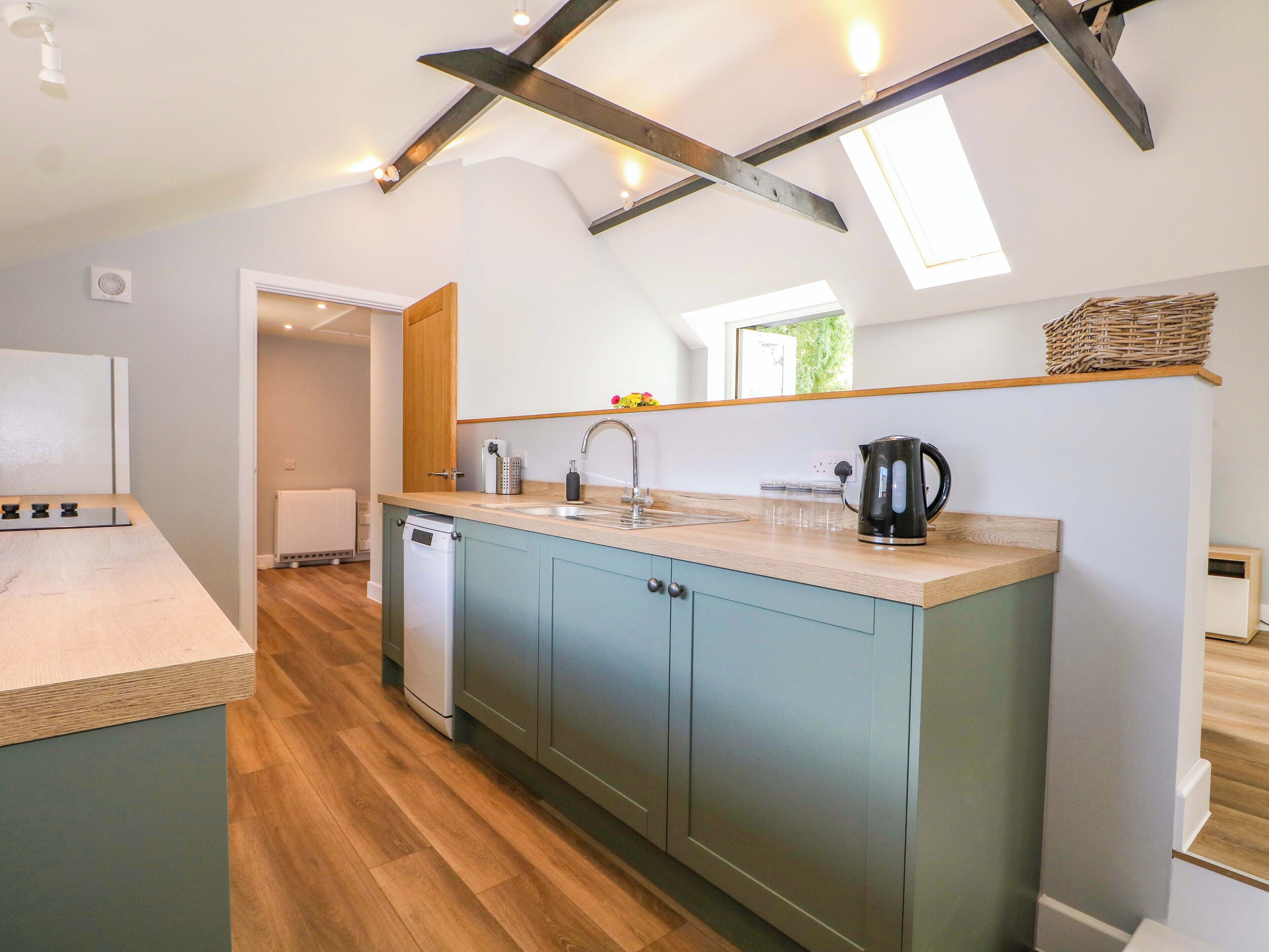 Dishwasher, cookware/dishes/utensils