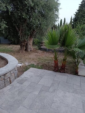 المنطقة المحيطة بالمنشأة