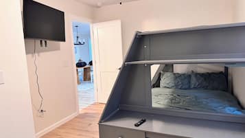 3 bedrooms, free WiFi, bed sheets