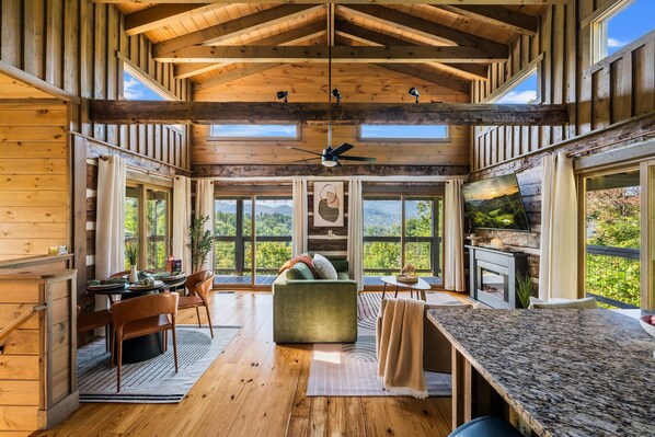 Smart TV, fireplace