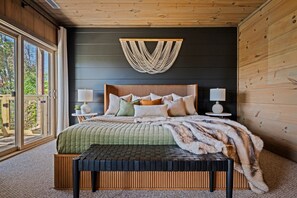 1 bedroom, iron/ironing board, free WiFi, bed sheets - Secluded Couples' Cabin - Views, Hot Tub, Firepit, Location (Gatlinburg)