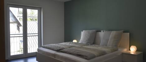 2 عدّة غرف نوم ومكواة/لوح كي وسرير سفر وواي فاي مجانًا