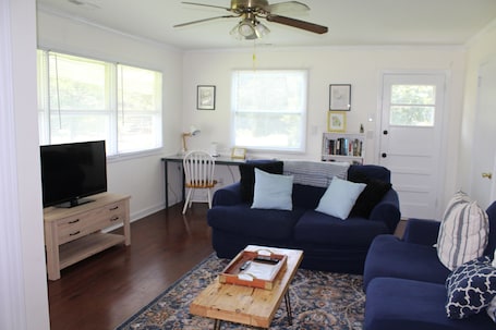 Smart TV. Cozy Cottage with Fire Pit - Family & Pet friendly - 20 minutes to Chattanooga