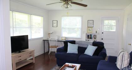 Cozy Cottage with Fire Pit - Family & Pet friendly - 20 minutes to Chattanooga