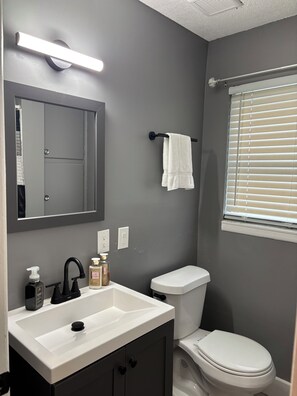 مناشف، صابون، ورق حمّام