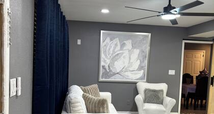 The Royal Retreat – Peaceful 3BR Getaway Just minutes from downtown Jacksonville