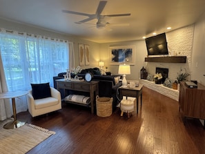 TV, fireplace