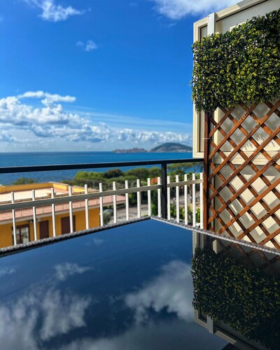 Downtown, a stone's throw from the sea, train station and ferries.