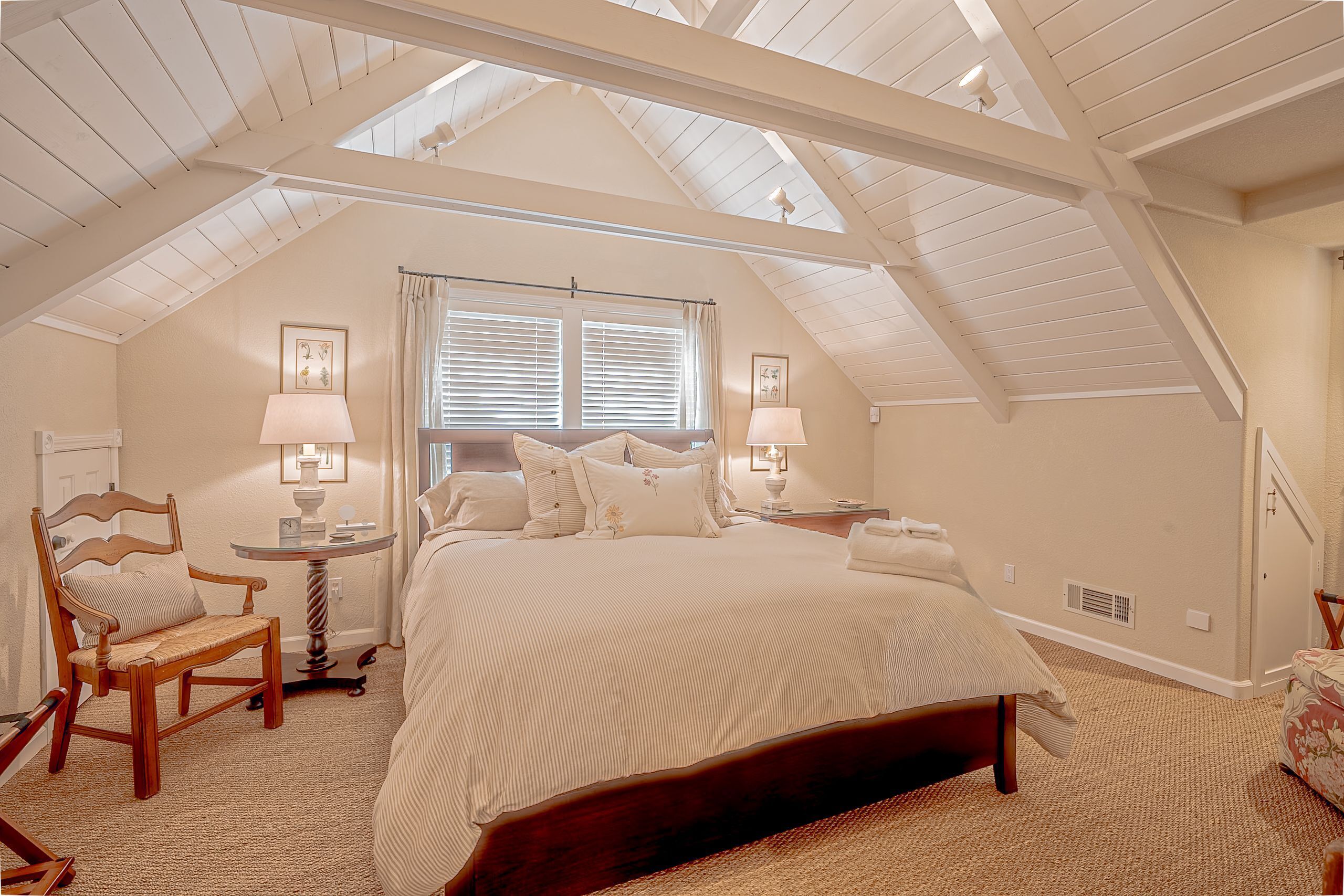 مكواة/لوح كي وواي فاي وملاءات أسرّة