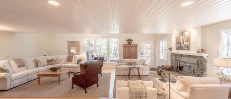 TV, fireplace, books, stereo