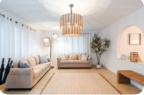 Casa Brickell. Prime Location! Coastal Vibes. Free Parking. Sleeps 14.