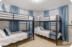 3 habitaciones, tabla de planchar con plancha, wifi y ropa de cama