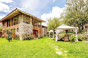 Exterior - Modern villa in the Sacred Valley, overlooking the stream, mountains and Arin waterfall. (Cuzco)