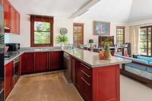 Private kitchen - Luxury Beachfront Pool Villa - Finu@Samui (Koh Samui)