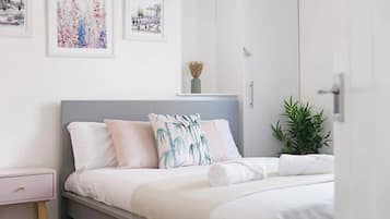 4 bedrooms, WiFi, bed sheets