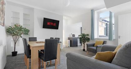 New! 4BR in Durham Road