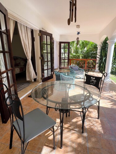 Beautiful 2 Bed, 2 Bath Condo, Pool, W&D, & Airy Patio. Walk to Miami Beach