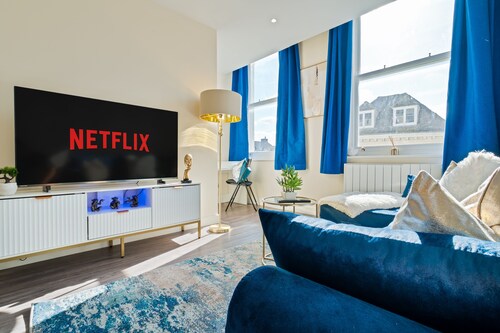 The Luxe Pad • Stylish Stay in Canterbury
