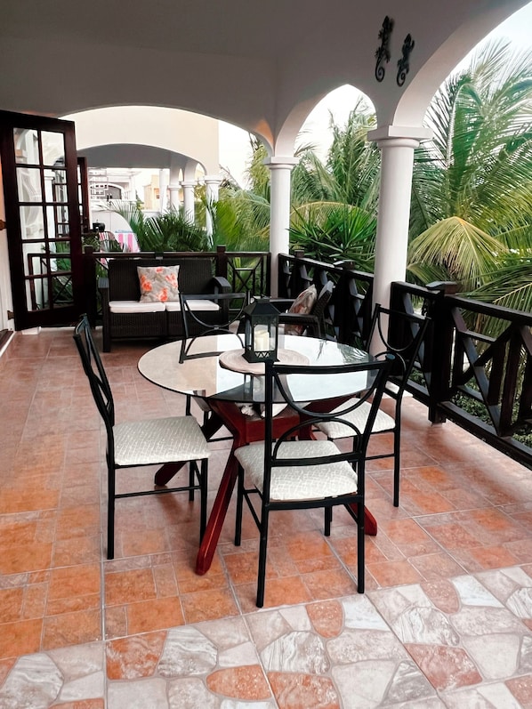 Outdoor dining