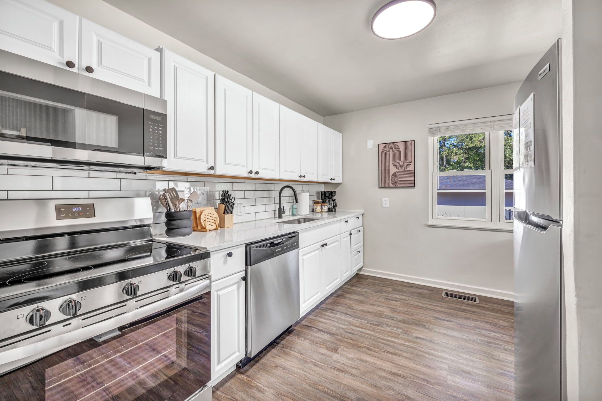 冰箱、微波炉、烤箱、炉灶